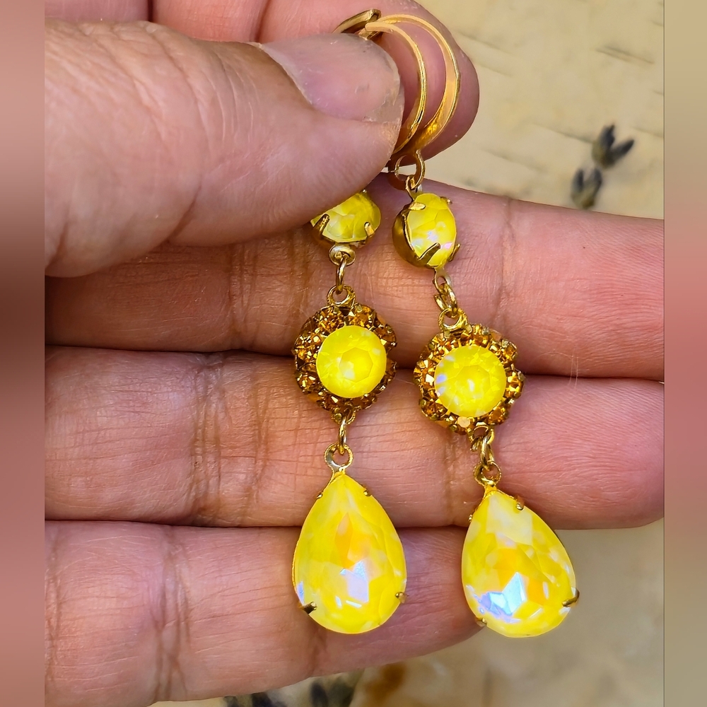 Victorian Sunshine Yellow Swarovski & Flowe Crystals In Three Tiered GP Earrings - Picture 5 of 7